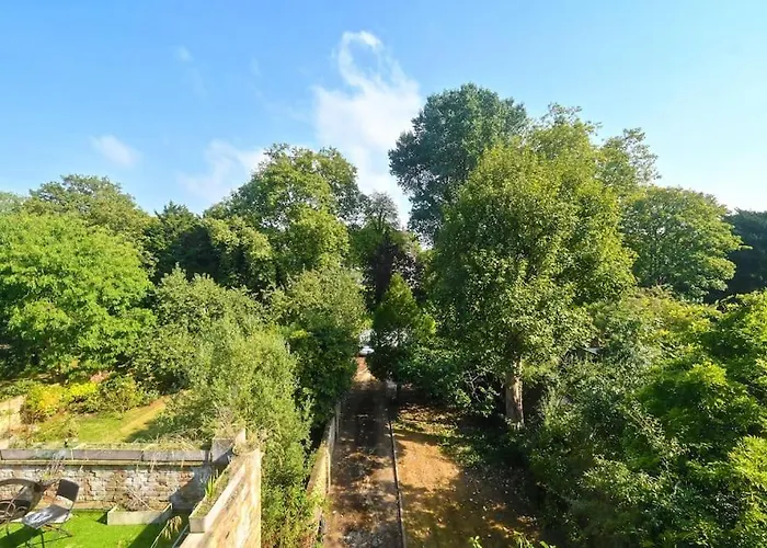 3-Bedroom With Parking In Maida Vale